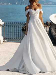 Abito da sposa da spiaggia 2023 Corte dei treni A-Line manica corta con spalle scoperte Pieghe in raso Estate Boho Abiti da festa da sposa Robe De Mariee