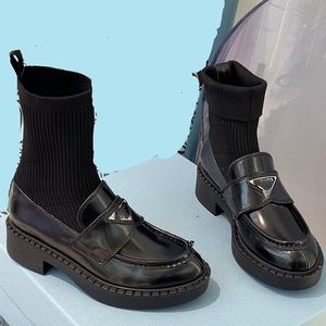 الجوارب النسائية أحذية سوداء مصمم جلدي ص سميكة سوليد كاحل الطول البريطاني على الطراز البريطاني الخريف والشتاء