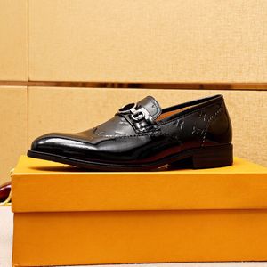 2023 Mens Designer Dress Shoes Uomo Wedding Party Business Oxfords Fashion Brand Casual Appartamenti comodi Taglia 38-45