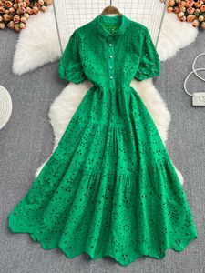 Casual Dresses XFPV 2023 Ny vår sommarmode koreanska ihåliga höga midja tunn puffhylsa vridning krage lös klänning kvinnor sm1886 y2302