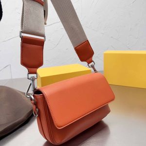 Designer Bag Slipe Läder liten fyrkantig handväska crossbody kuvertväska tryckt bred rem