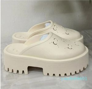 doppie pantofole di sandali di lusso firmate da donna con piattaforma cava da donna realizzate con materiali trasparenti, scarpe da spiaggia soleggiate e sexy alla moda