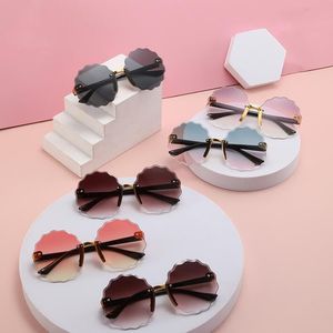 نظارات شمسية مصممة للأطفال تغيير لون أشعة الشمس أزياء Sunshade Travel Drive Summer Rimless Party Eyewear Beach Sunblock Eyeglass Accessories BC451