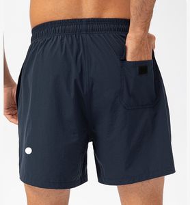 Homens yoga esportes shorts de secagem rápida com bolso traseiro do telefone móvel casual correndo lululy lemenly ginásio jogger pant ll321