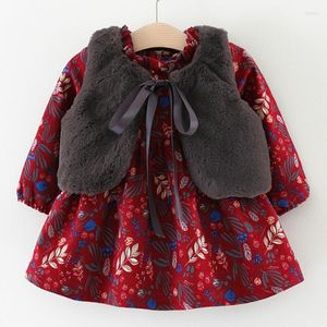 女の子のドレス幼児冬の花のウールウールの毛皮のベストのベーベスの小さな赤ちゃんの誕生日服の年の年のクリスマス