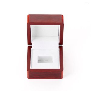 Mücevher Torbaları Kare Ahşap Yüzük Kutusu Dekorasyon Paketleme Tek Delik Basit Moda Hediye Ambalajı Ekran Küçük Zarif Toptan Satış