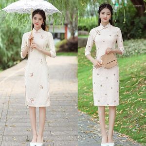 Etniska kläder Elegant spetsljus färgbroferi cheongsam sexig wandarin krage kinesisk klänning kvinnor stor storlek 3xl vintage vestidos