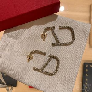 Alloy diamonds lady designer earrings iced out simple new love silver color street v letter pattern charm ohrringe luxurious plated gold earring creative ZB031 E23