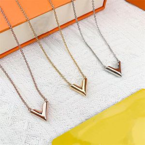 Stainless steel jewelry set never fade letter necklace designer love single chains for women silver rose plated gold pendant necklace wedding engagement gift