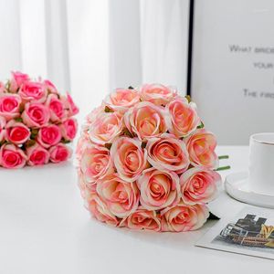 Dekorativa blommor Artificial Rose Bouquet Wedding Bride Family Party Decoration Valentine's Day Gift Year Christmas 18 Heads