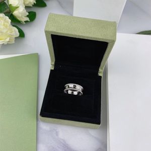 2023 Brand Classic Van Cleef Ring Fashion Charm Signature Four-Leaf Clover Ring Högkvalitativ rostfritt stål Designer smycken