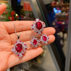 Charm Flower Ruby Diamond Set Sterling Sier Engagement Wedding Rings Earrings Halsband för kvinnor lovar JE 2B