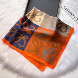 Lenço de cabeça com estampa de letras imitando flor de estilista Lençol de cabeça para mulheres Moda com alça longa Cachecóis Bolsa de ombro paris Bolsa de ombro para bagagem Envoltórios de fita para a cabeça 70x70cm 20 cores