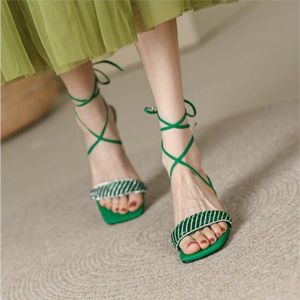 Sandaler märke kvinnor Korta stövlar mode gröna damer pumpar skor pekade tå blixtlås hög häl sandalsandaler