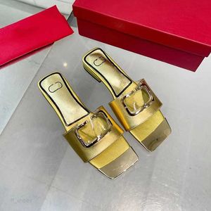 Дизайнерские шлепанцы шлепанцы с толстым каблуком для женских роскошных сандалий платформы летние обувь