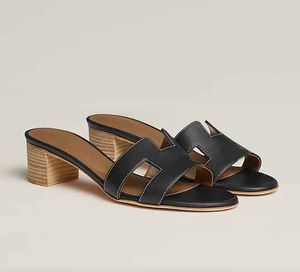 Kadınlar En İyi Tasarım Oasis Sandal Slayt Sandalet Moda Yaz Kızları Plaj Plaj Sandal Slaytları Flip Flops Soafers Seksi İşlemeli Ayakkabı Büyük Kutu