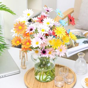 Dekorative Blumen 5 Kopf Imitation Gänseblümchen künstliche Blumendekorationskamille Arrangement Niederländische Chrysanthemenex für Heimparty