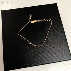 Grazioso bracciale di design da uomo di lusso con lettera d'amore braccialetti in metallo non facile da sbiadire mini ciondolo placcato in oro Bracciale di gioielli di design per le donne popolari ZB018 Q2