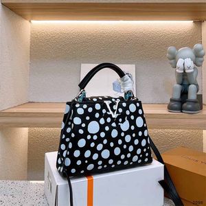 Polka Dot Designer torba skórzana torebka duża pojemność damskie pojedyncze ramię w torbie crossbody metal v logo moda czarne torebki klasyczne torebka 27 cm