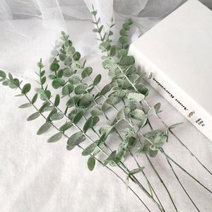 Kwiaty dekoracyjne 10pcs/Zestaw sztuczny liść rośliny eukaliptus lei weselne przyjęcie urodziny