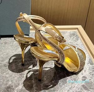 Son altın kristal süslenmiş stiletto bayanlar sandalet rhinestones strass stiletto topuk moda düğün ayakkabıları 90mm kadınlar yüksek topuklu sandalet 66