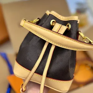 Klassisk kvinnlig designer hinkväskor dragsko axelväskor mini handväskor lady mode tygväska för kvinnor lyxy 23SS crossbody väska hink