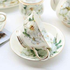 Kupalar 200ml Fine Bone China Teapup Set Saucer Camellia Tasarım Tasse Bir Cafe Seramik Kupa Espresso Kahve ve Tepsi Kaşığı