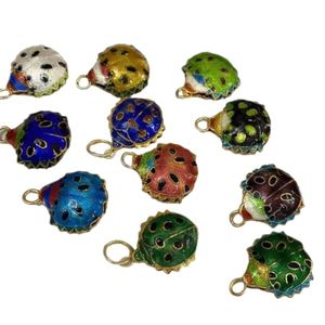 Personalizzato tradizionale artigianale coccinella charms piccoli pendenti animali gioielli fai da te accessori per la realizzazione di gioielli coccinella smalto cloisonne per le donne 10 pz / lotto