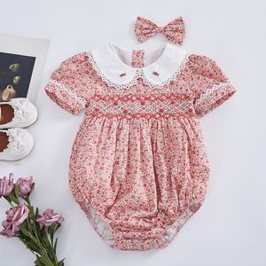 Rompers 2st Baby Smock Floral Romper Girl Handmade broderad Jumpsuit Toddler Smocked kläder Spädbarn Birthday Rompers med hårnål 230311