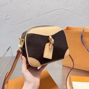 Lüks kadın omuz çantaları tasarımcı torbası deri çanta elger küçük kare crossbody çanta ayarlanabilir omuz kayış çantaları cüzdan makyaj çantası para çantası sacoche