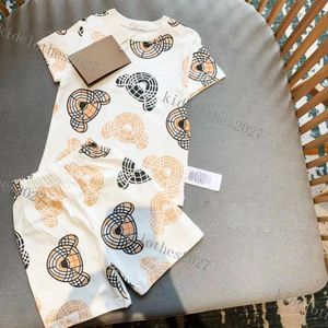 Lyxdesigner Klädset barn T-shirt monogram shortst mode brittisk sommar barnskatter och flickor bomull i två delar Mjukt och bekvämt set