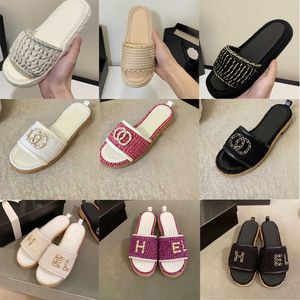 Designer Nya kvinnor Tweed Läder Halm vävda Slides Sandaler För Kvinna Slip On Wedge Flats Mode Beach Mule Märke Flip Flops Casual Slides Skor Plattform Kedja Slide