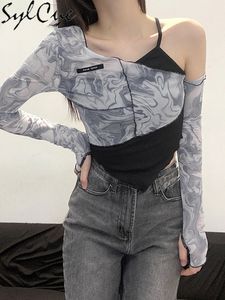 女性用Tシャツシルクメッシュ非対称山本スリーブセクシーなかわいいスロープネックラッフルファッション秋のクロップトップシック230311