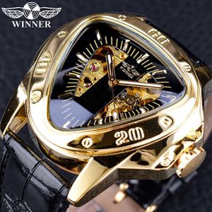 Vinnare Steampunk Fashion Triangle Golden Skeleton -rörelse Mystiska män Automatiska mekaniska handledsklockor Toppmärke lyx CJ19217J