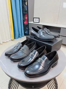 P8/9model Geniune Leather Monk Shoes Mens Business Designer Dress Plained Toe British Slip-Onフォーマルカジュアルなカジュアルな豪華なLoafer Shoes with Buckle