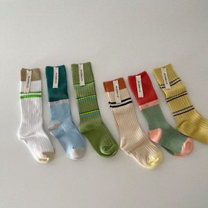 Barnstrumpor 3PairSlots Toddler Baby Knee High Floor Sock Kids Striped Socks Barn Barn Tjejer Bomull Tube Socks Bebes Design 19 år 230310