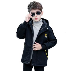 Tench Coats Winter Polyester Jacket för pojke koreansk version plus sammet förtjockande vindbrytare hålla varma huva barnkläder 230311