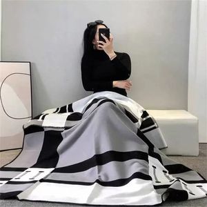 Designer Cashmere Blankets Luxury Letters Home Travel Throw Air Conditioner Blanket Beach Blanket Towel Womens Soft Shawl 140*175cm