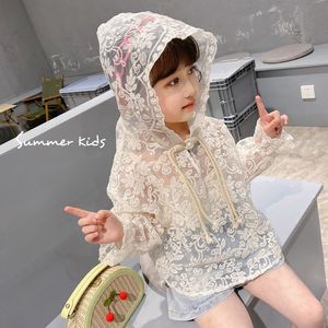 Jacken Sommer Sonnenschutzkleidung Baby Girls Korean Stickst Sticke Blumenspitze Kapuzepullover Mantel Kinder dünne Kühle Oberbekleidung 28y 230311