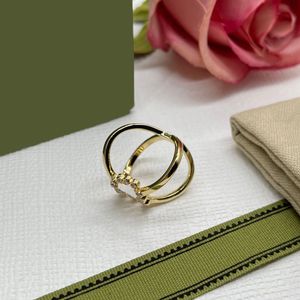 Designer ringar Justerbar öppning för kvinnor Mens Luxurys Designers Hoop Wedding Pearly Ring Fashion Charm Letterörhängen Juvorer