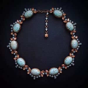 Gioielli vintage Women Necklace Turquoise Oro naturale Bling Bling Rhinestone Regina Principessa Wearings Girls Regale Girl