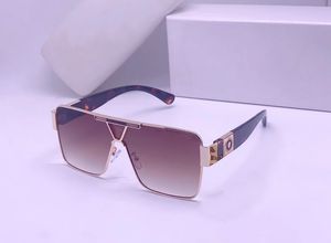 Fashion designer Brand sunglasses for Men women classic Gold Metal square frame Popular retro avant-garde outdoor UV 400 protection Men's sunglasses