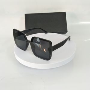 Kadınlar için moda Güneş Gözlüğü Marka Tasarımcısı Güneş Gözlükleri Kadın UV400 Gözlük Shades Kare Gözlük