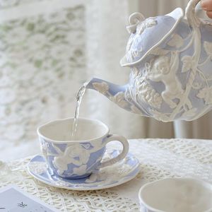 Filiżanki spodki angielskie Piękny zestaw do kawy herbatę kość Chiny wielokrotnego użytku espresso ceramiczne popołudnie Kaffaetasse porcelanowa filiżanka