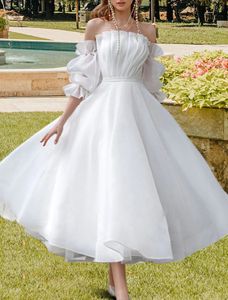 Elegante abito da sposa a-line 2023 Lunghezza tè A-Line mezza manica con spalle scoperte Organza con pieghe Abiti da sposa Abiti da Noiva Boho