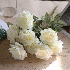 6PCS sztuczne kwiaty róży Rośliny Liście różowy jedwabny Rośliny Dekoracja domu Biała jesienna bukiet róże kwiat dekoracje biurowe