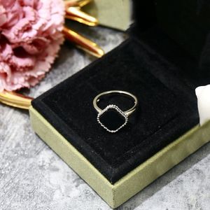 Designer Love Ring Luxury Ring Womens smycken Van Charm Band Four Leaf Grass Elegant Cleef Fashion XS1B