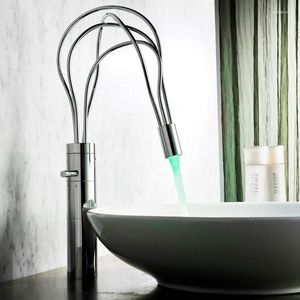 Banyo lavabo musluk bakır alaşım tek sap moda kuş yuvası tasarım havzası musluk sarma tüpü LED hafif lavabo