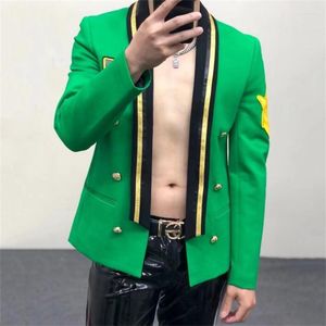 Abiti da uomo Abito versione coreana Blazer da uomo Design di fascia alta Giacca con stemma ricamato verde Costumi da discoteca Conjunto De Terno Casamento