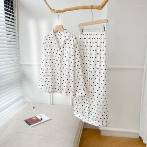 Kvinnors sömnkläder sexig svart polka prickad vit is silk satin kvinnor långärmad skjorta byxor 2 st hemkläder kvinnliga pyjamas set